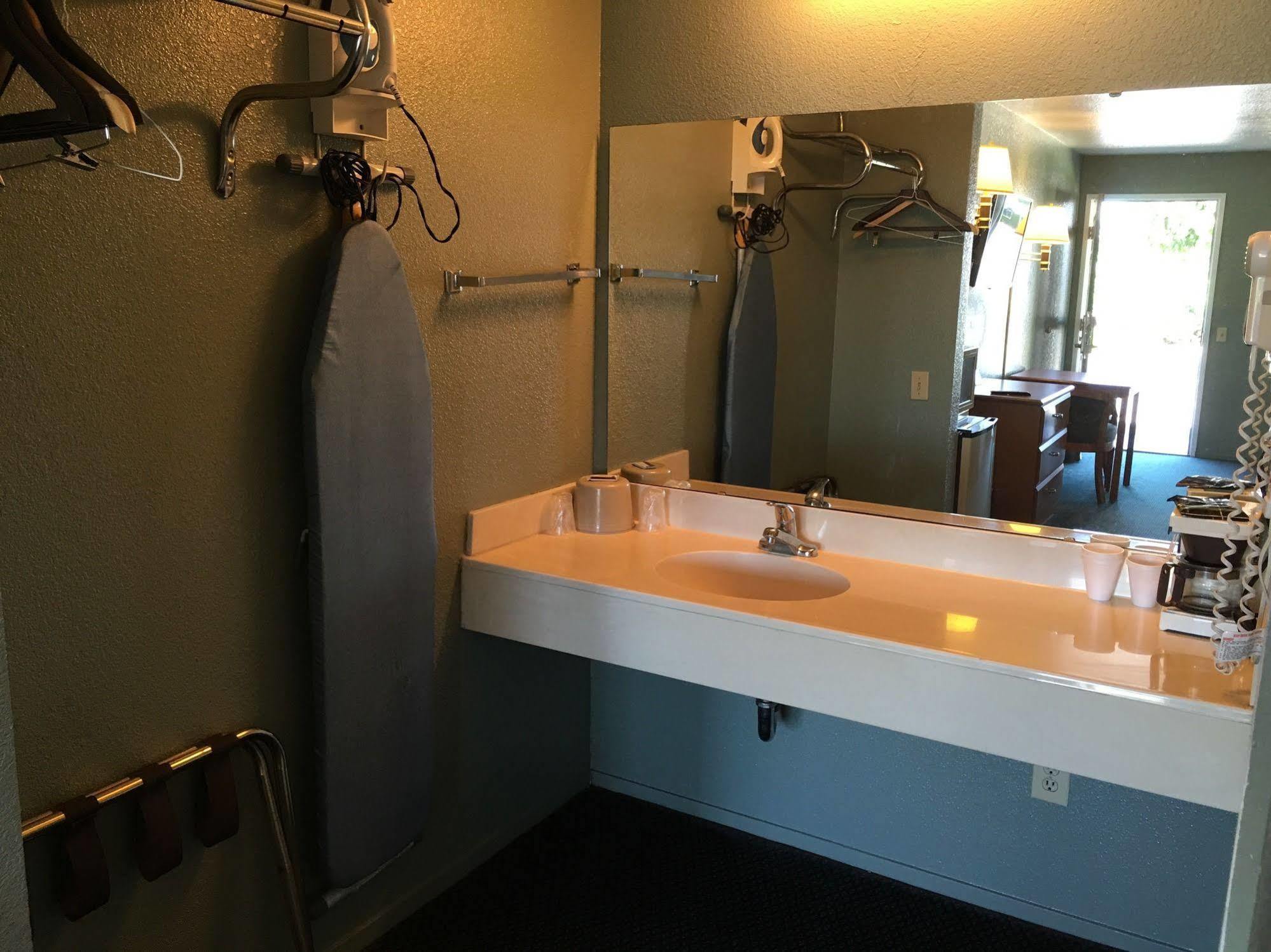 Atwater Applegate Inn מראה חיצוני תמונה